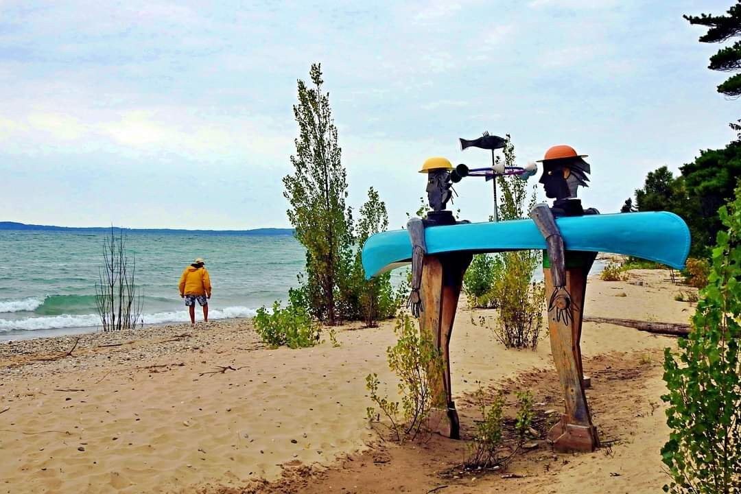 Walk Of Art At The Elk Rapids Day Park景点图片