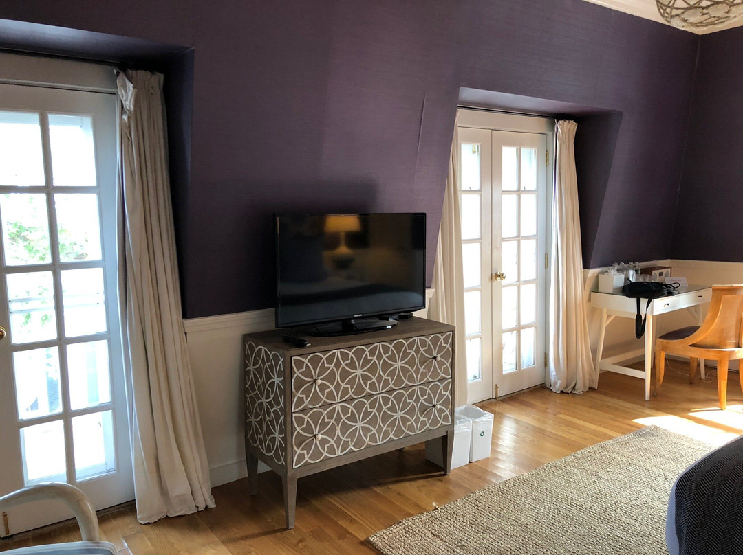 The Christopher主图