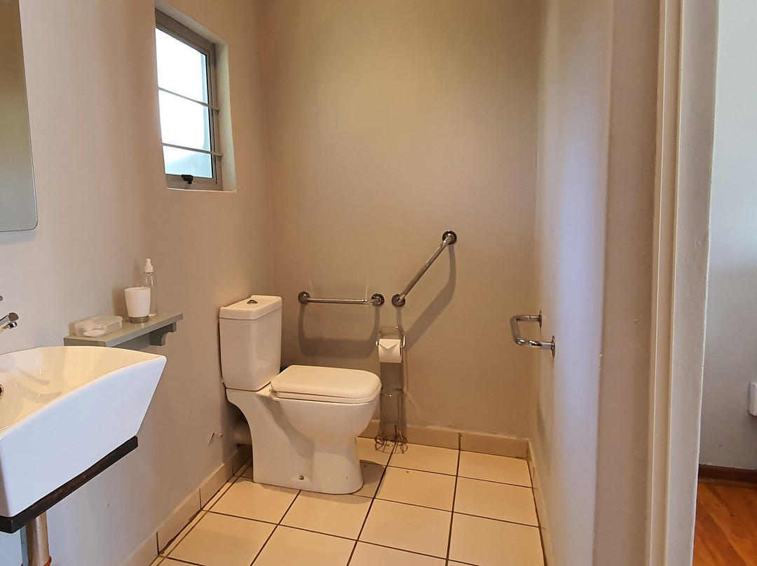 Dive Inn Bed and Breakfast主图