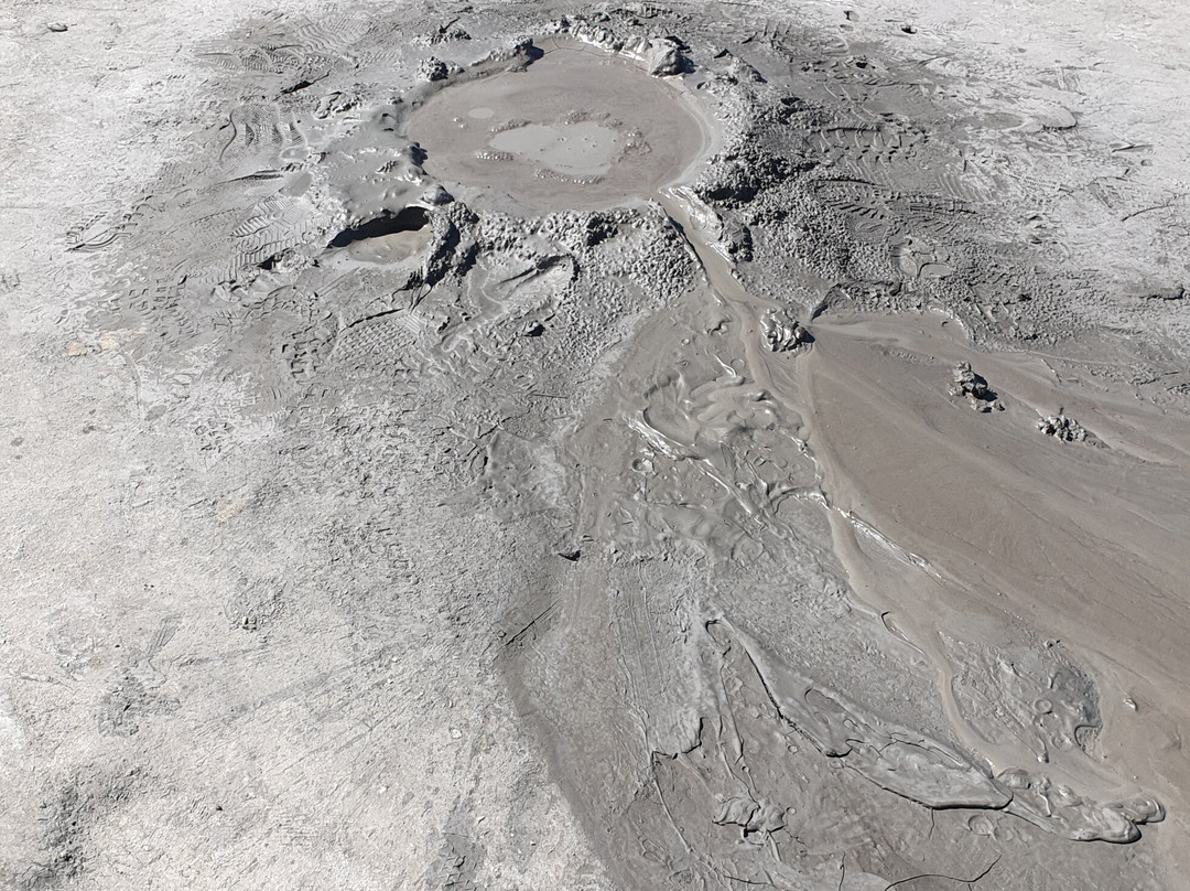 Berca Mud Volcanoes景点图片