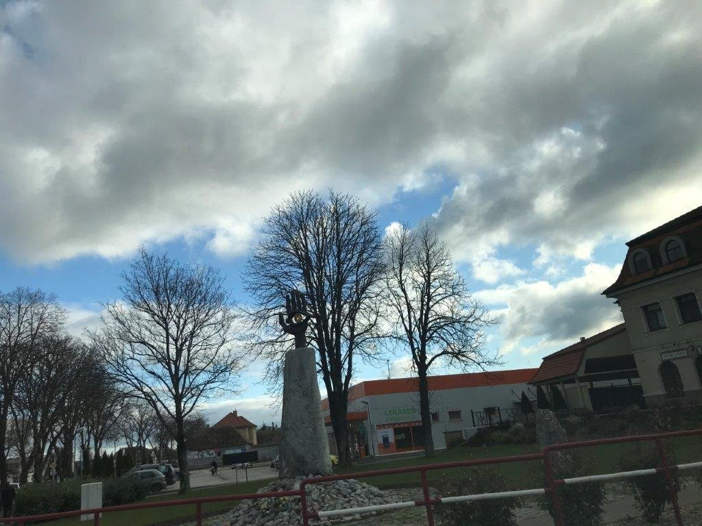 Pomník násilne odvlečených a vysťahovaných-Dvory nad Zitavou必去景点