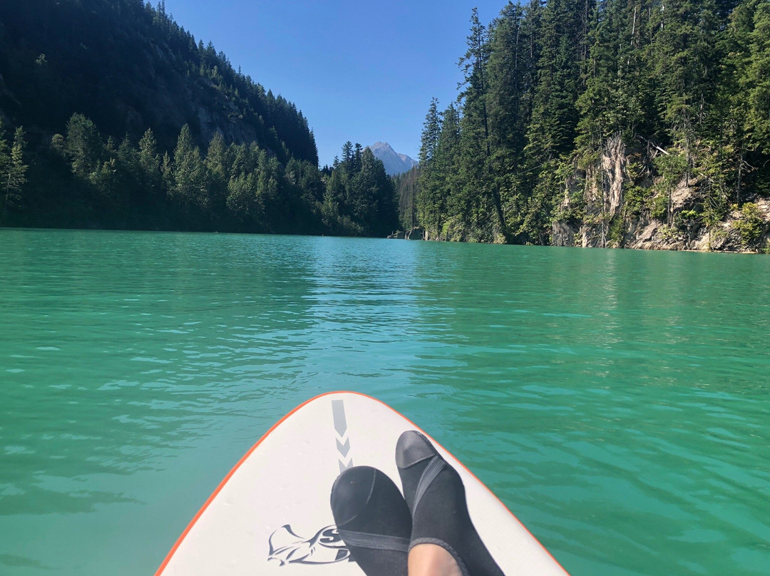 Kinbasket Lake景点图片
