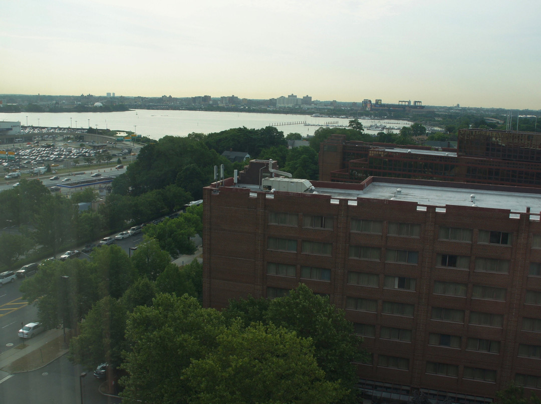 纽约拉瓜迪亚机场汉普顿酒店主图