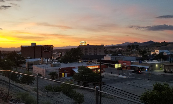 Bug Bar-托诺帕必去景点