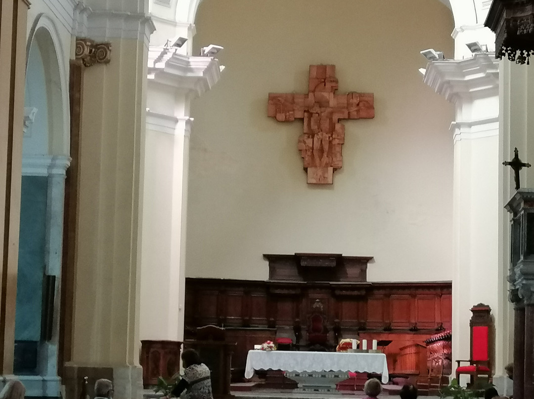 Chiesa Santa Maria Assunta e San Dionigi l'Areopagita-克罗托内必去景点