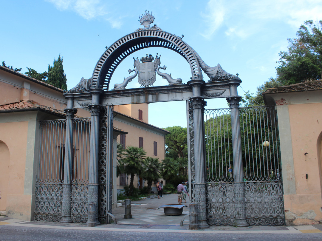 Cast Iron Gate, Ex-Ilva, Follonica景点图片