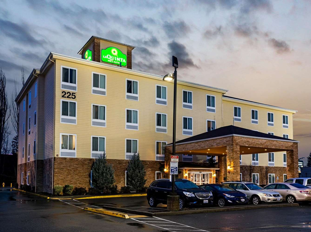 奥本拉昆塔套房酒店主图