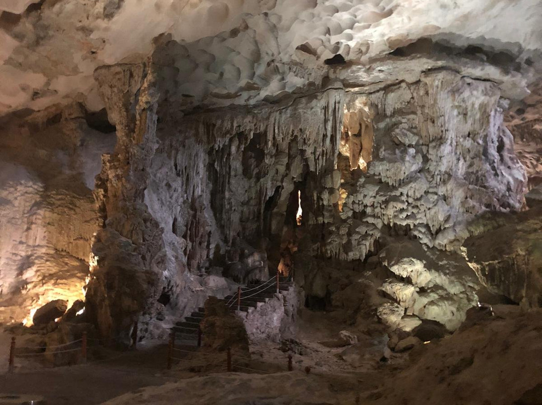 Sung Sot Cave景点图片