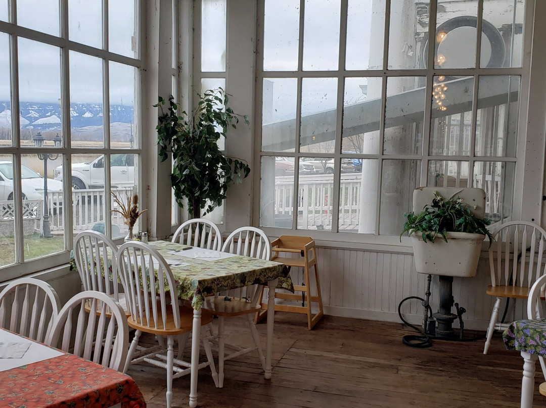 Hot Lake Springs Bed and Breakfast主图