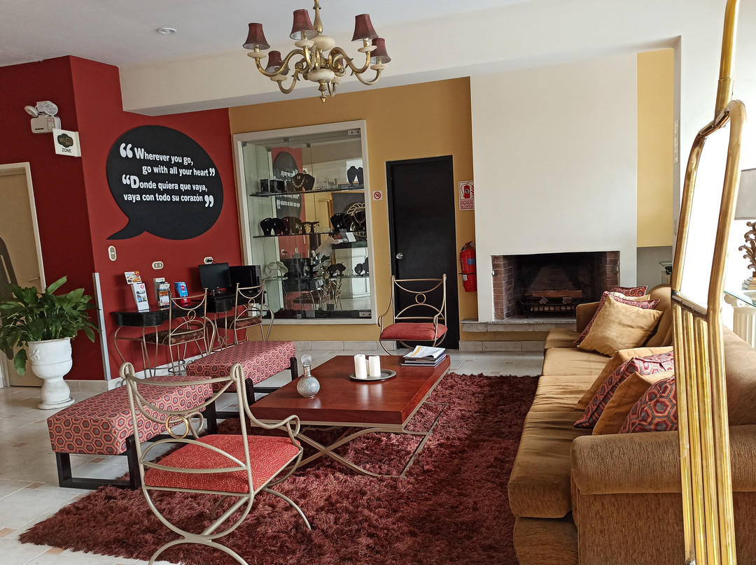 Leon de Oro Inn & Suites主图