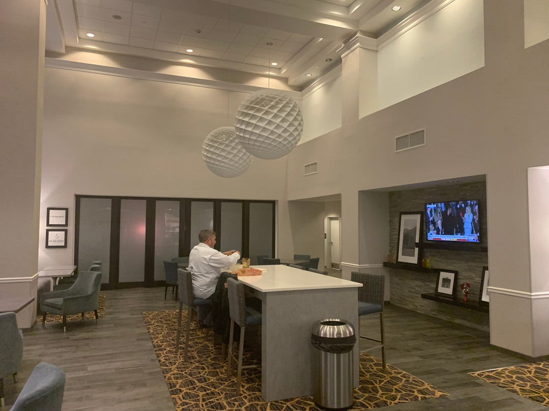 Hampton Inn & Suites Forest City主图