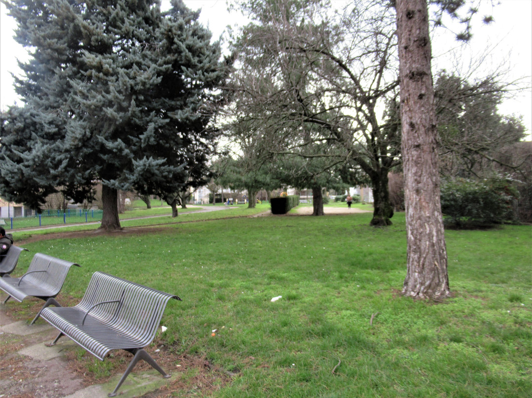 Square Charles de Gaulle-Le Bourget必去景点