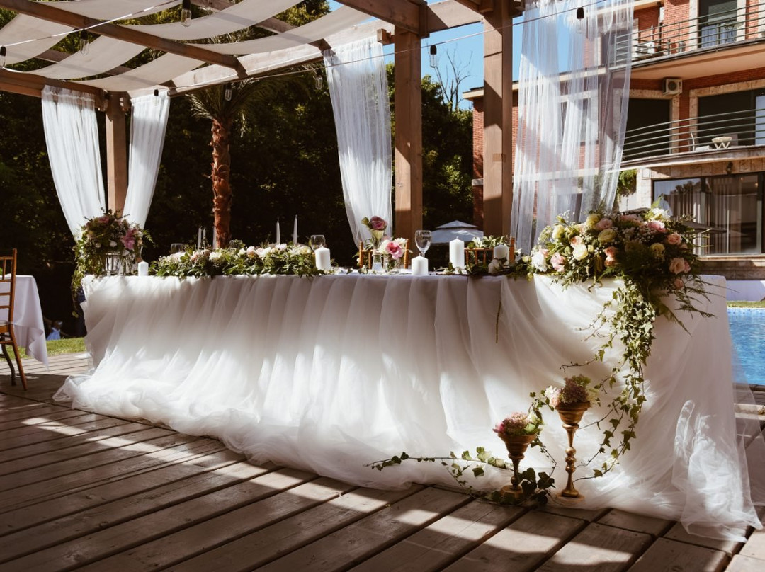 The Belgrade Hills主图