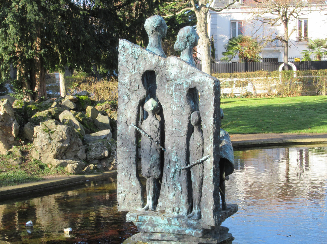 Square Saint Hilaire-圣莫代福塞必去景点