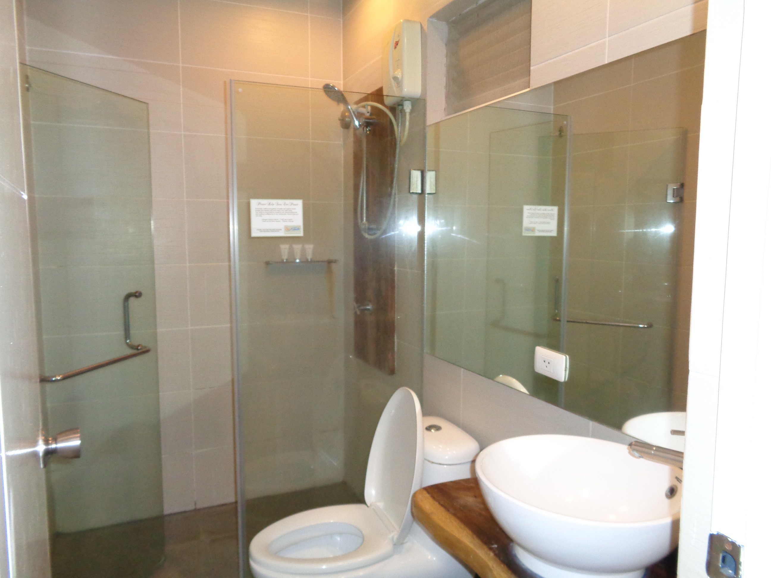 万马纳洛广场酒店-浴室