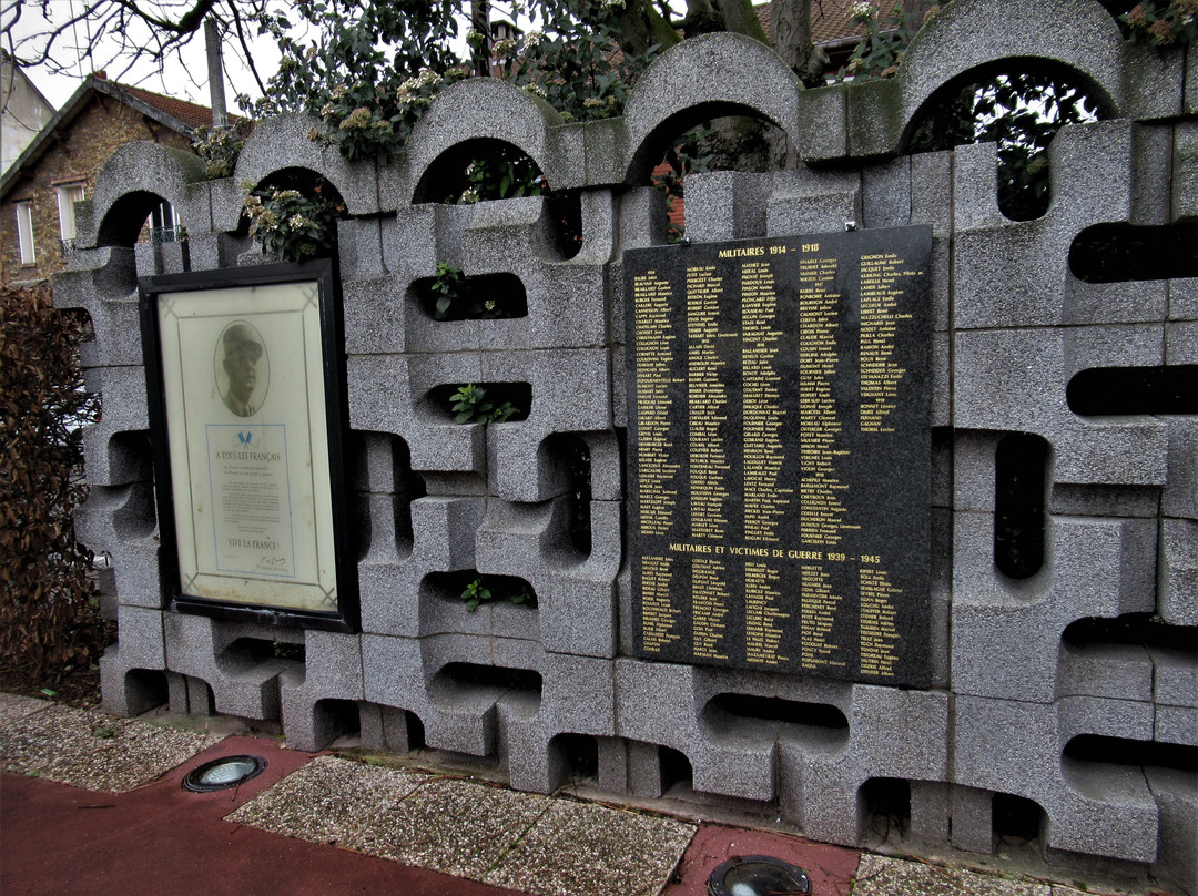 Monument communal景点图片