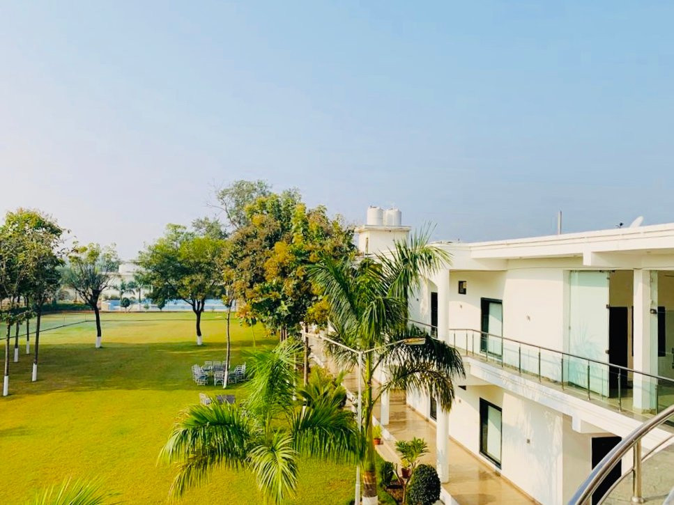 The Elegance by AKJ Resort主图