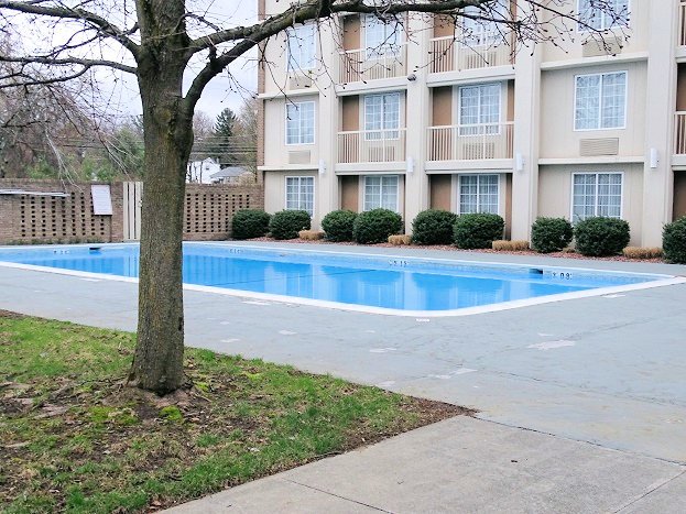 Holiday Inn Express Poughkeepsie By IHG-泳池