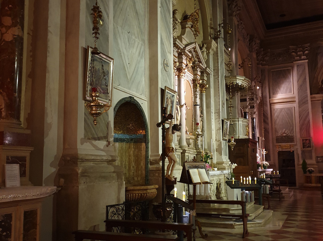 Duomo San Michele Arcangelo-米兰诺必去景点