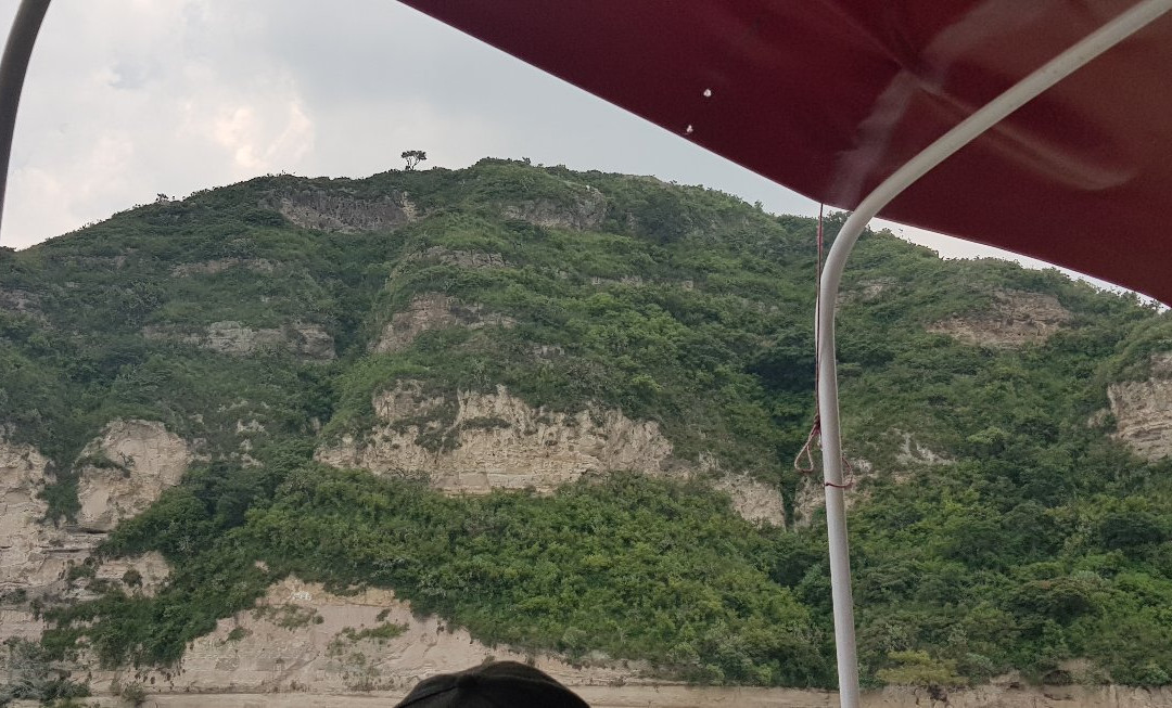 Presa Taxhimay景点图片