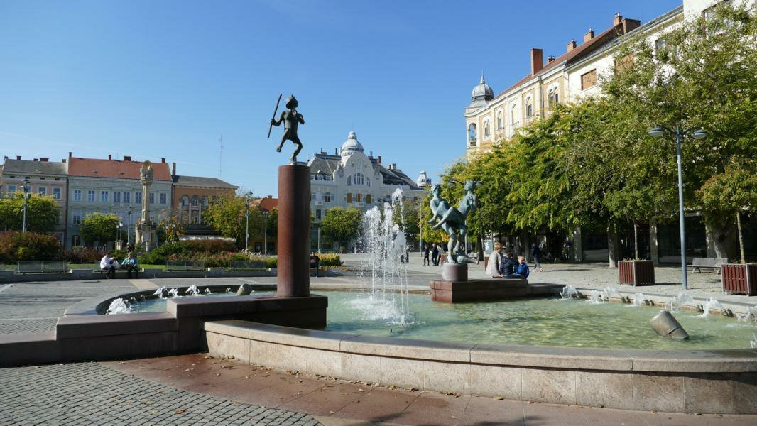 Main Square Fountain景点图片