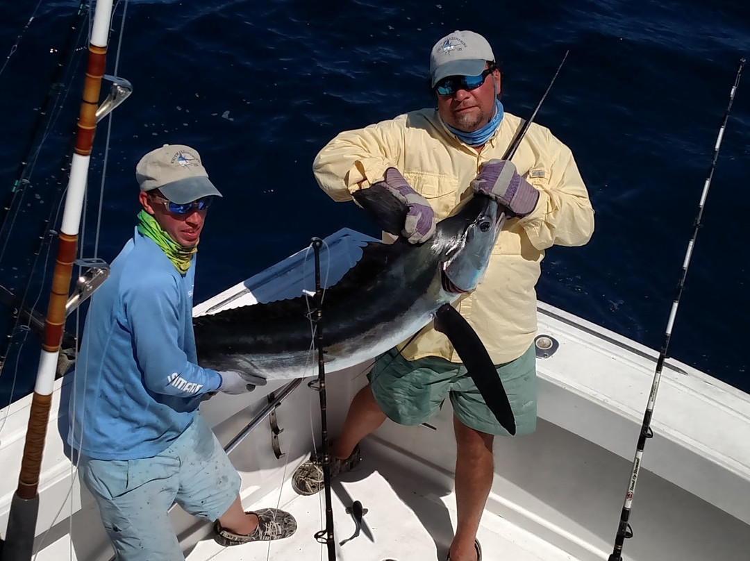 White Lightning Charters-钦科蒂格岛必去景点