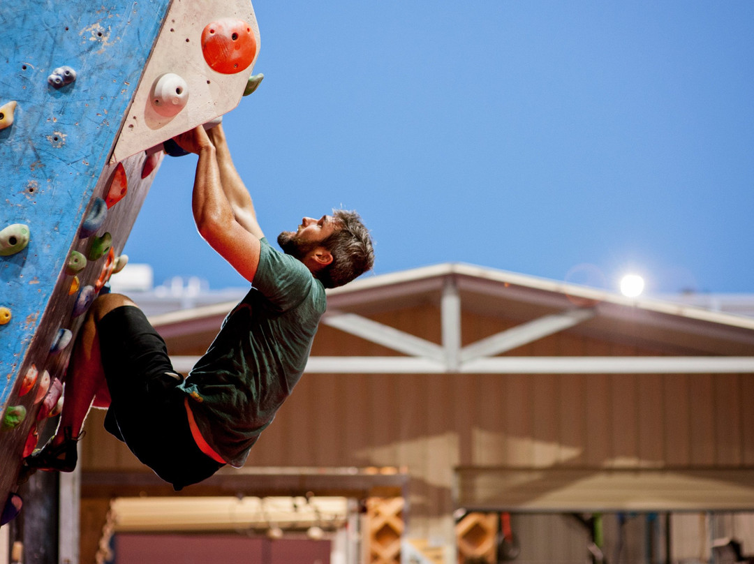 City Summit - Indoor Rock Climbing景点图片