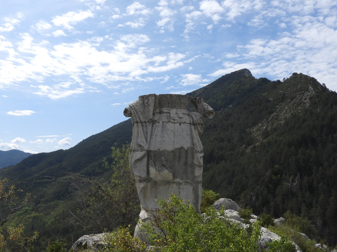 Chapelle Notre Dame du Roc景点图片
