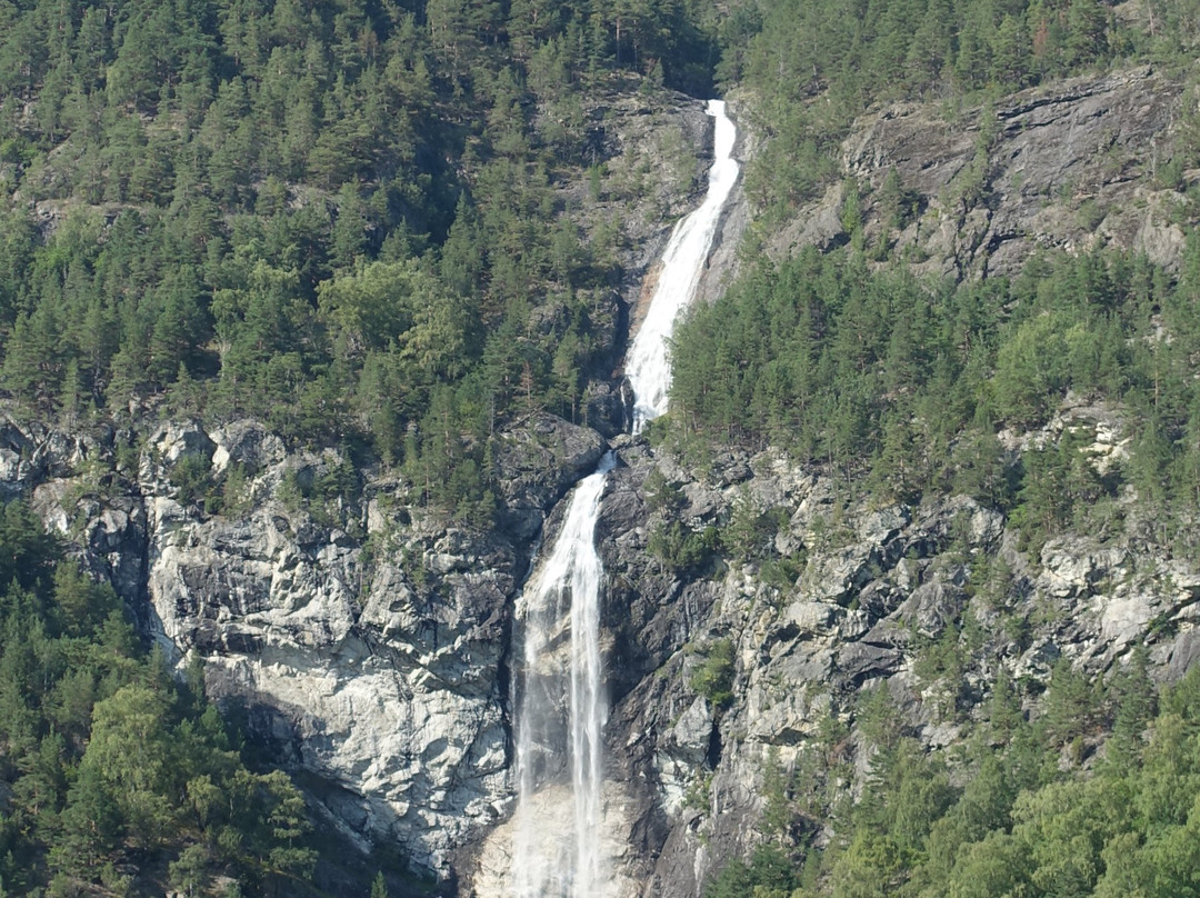 Stodnafossen Waterfalls景点图片