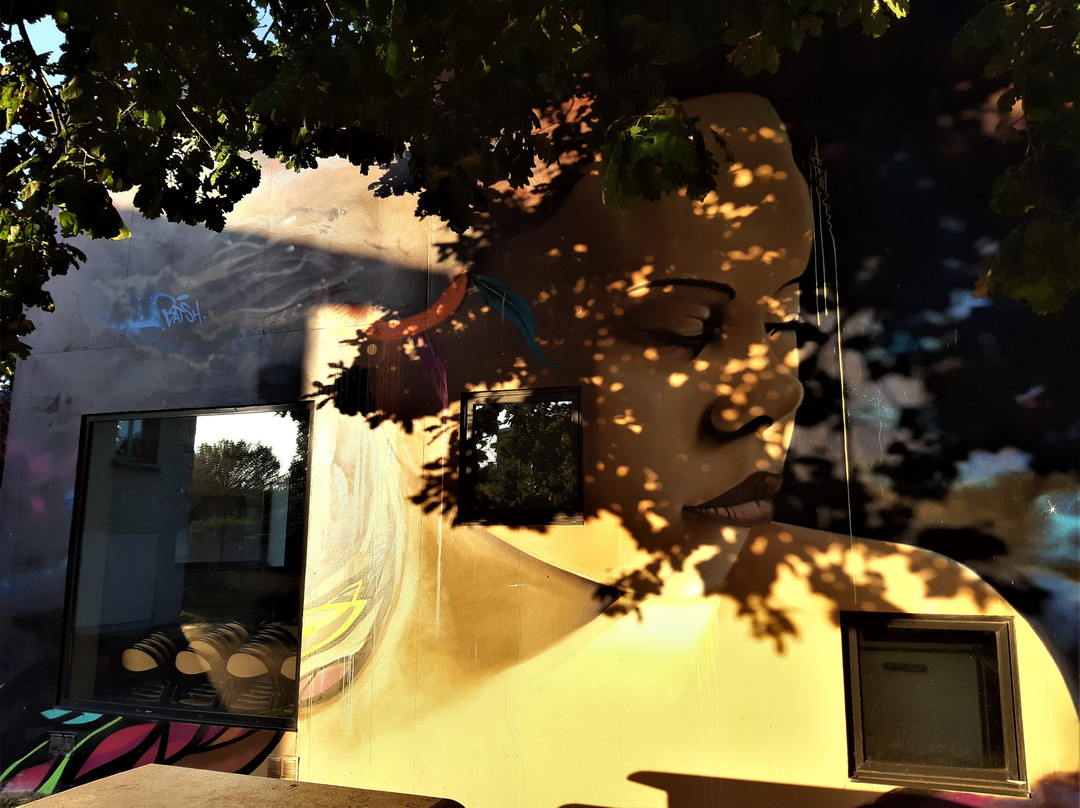 Fresque "Maison de la jeunesse"-Clichy-Sous-Bois必去景点