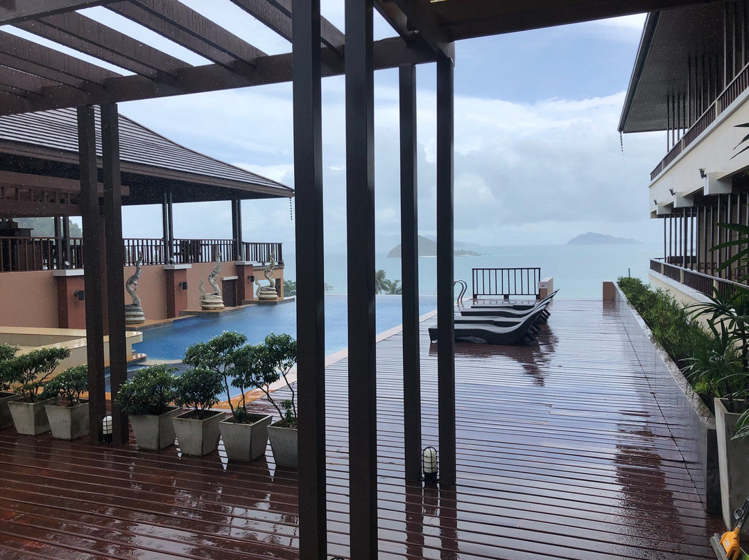 爱思兰达度假酒店主图