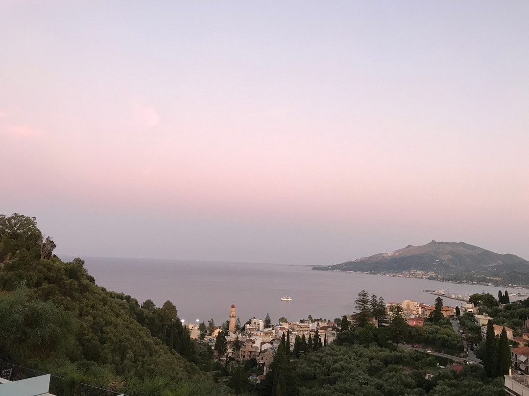 阿克斯阿瓦隆酒店主图