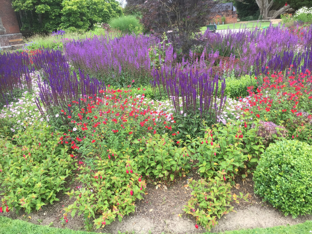 The Gardens at Marlfield House and The Duck Restaurant景点图片