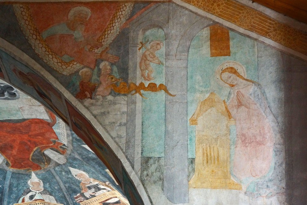 Kirche San Güerg Lavin-Lavin必去景点