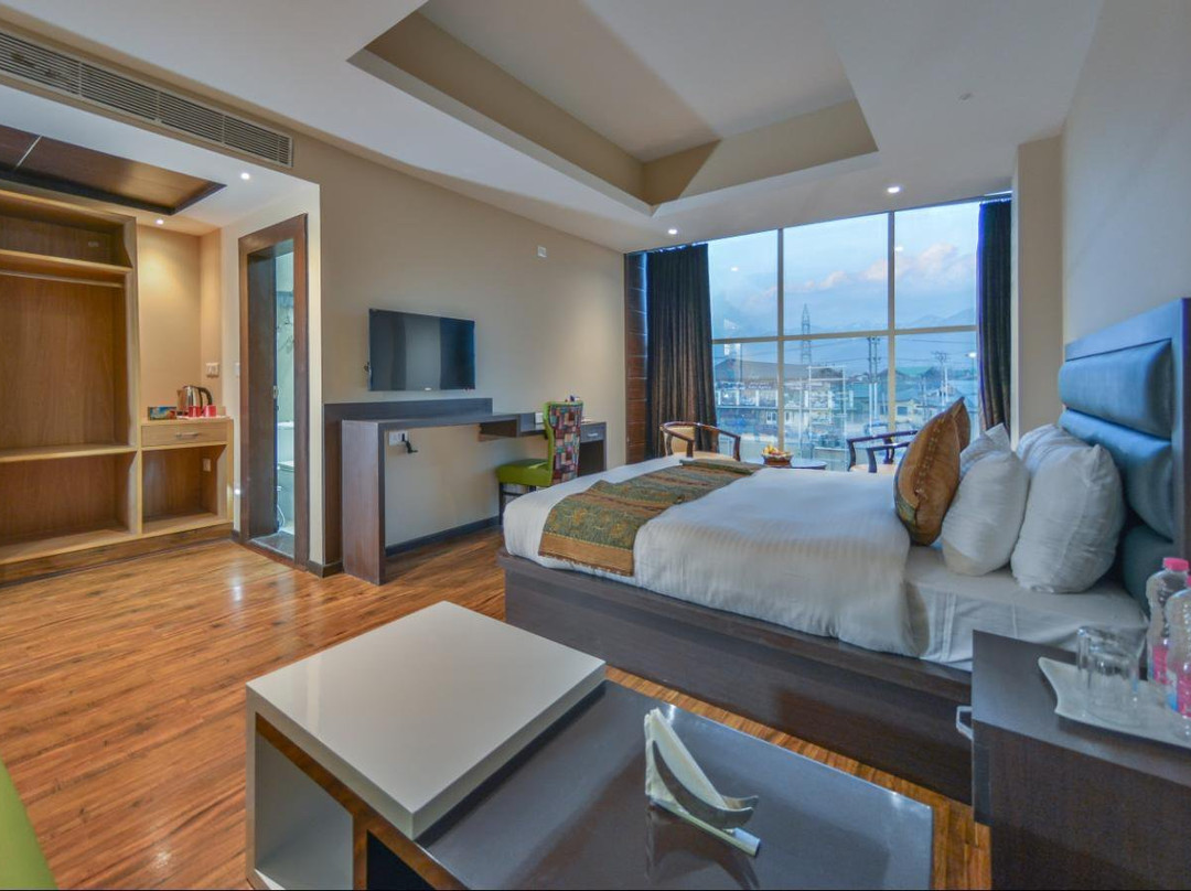 Golden Tulip Kashmir主图