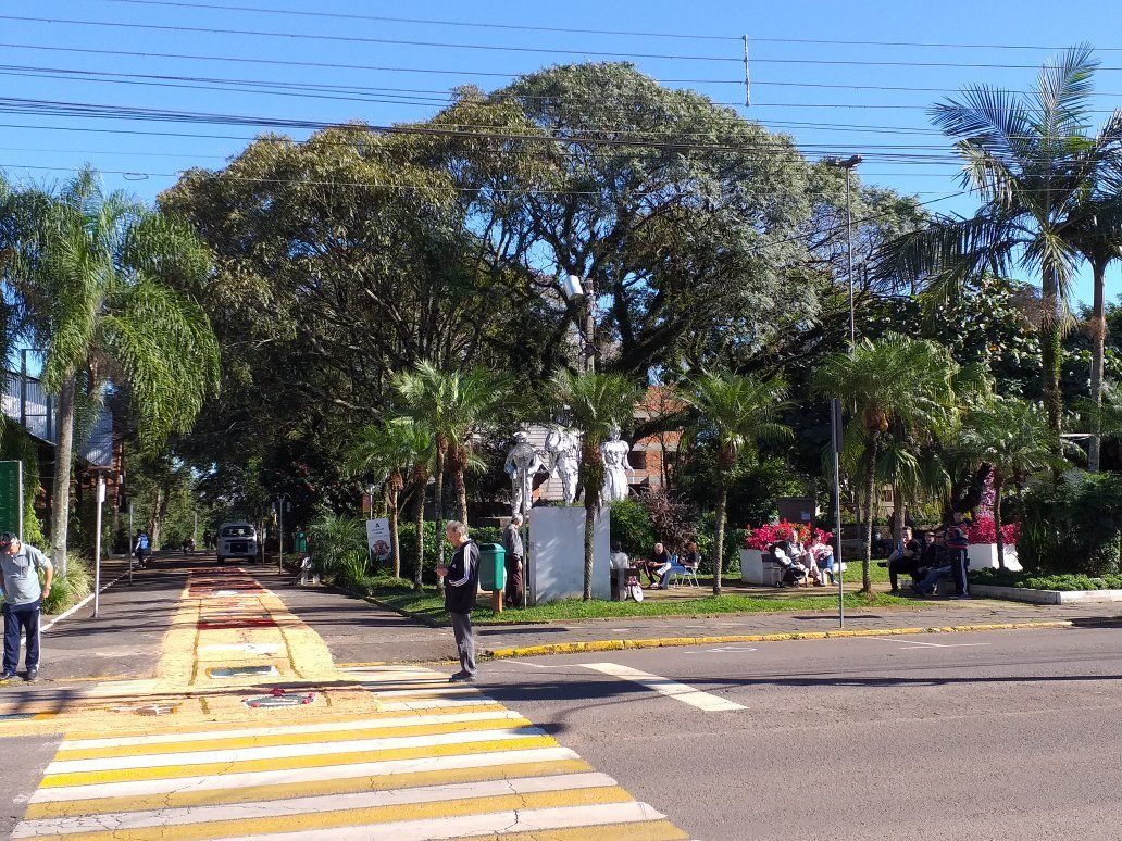 Praca do Imigrante-Dois Irmaos必去景点