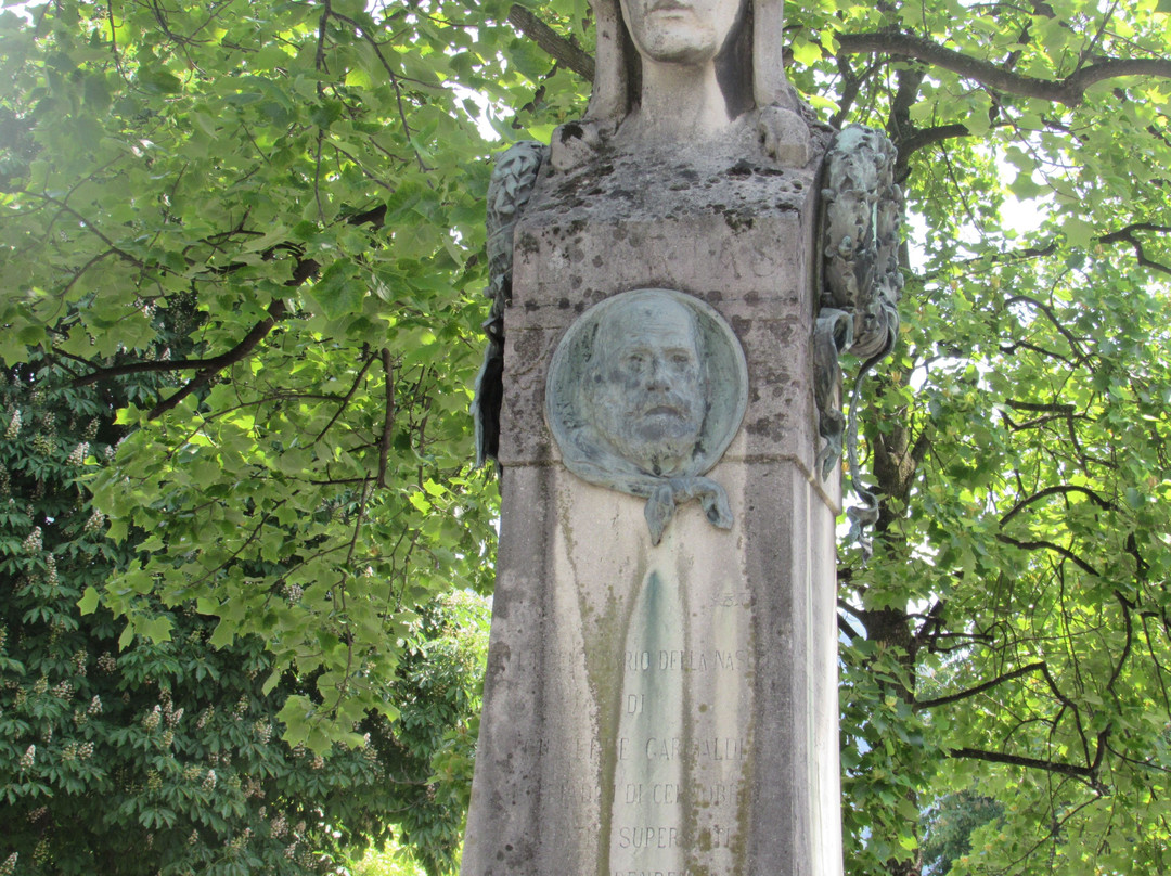 Monumento a Giuseppe Garibaldi-切尔诺比奥必去景点