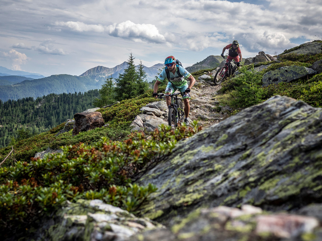 Bikeacademy Lana-拉纳必去景点