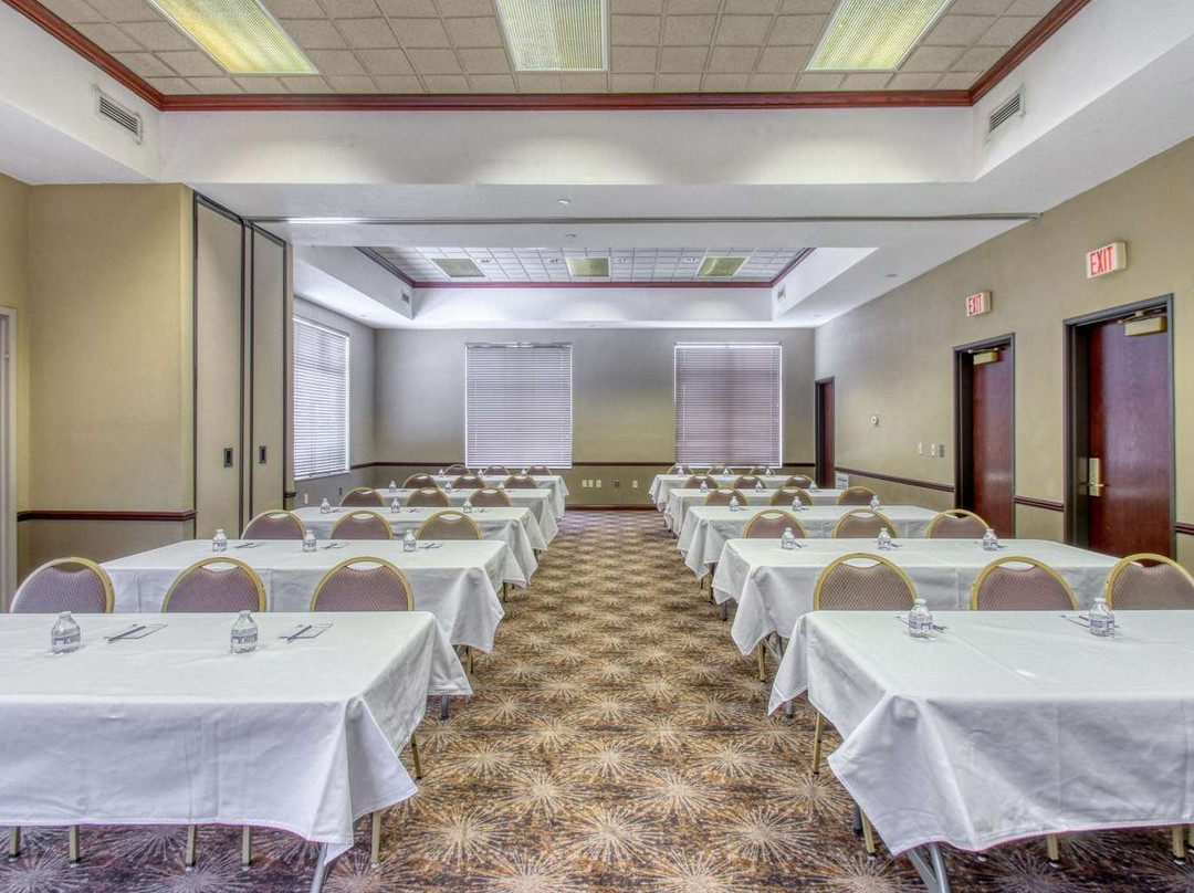 Comfort Suites Madison West主图