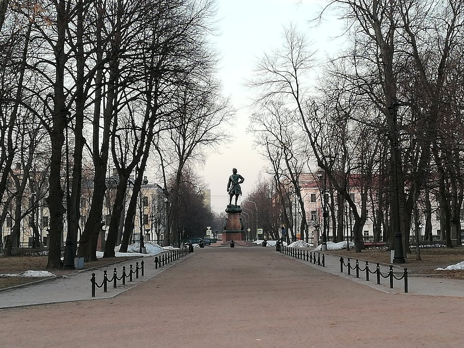 Monument to Peter the Great the Founder of Kronstadt景点图片