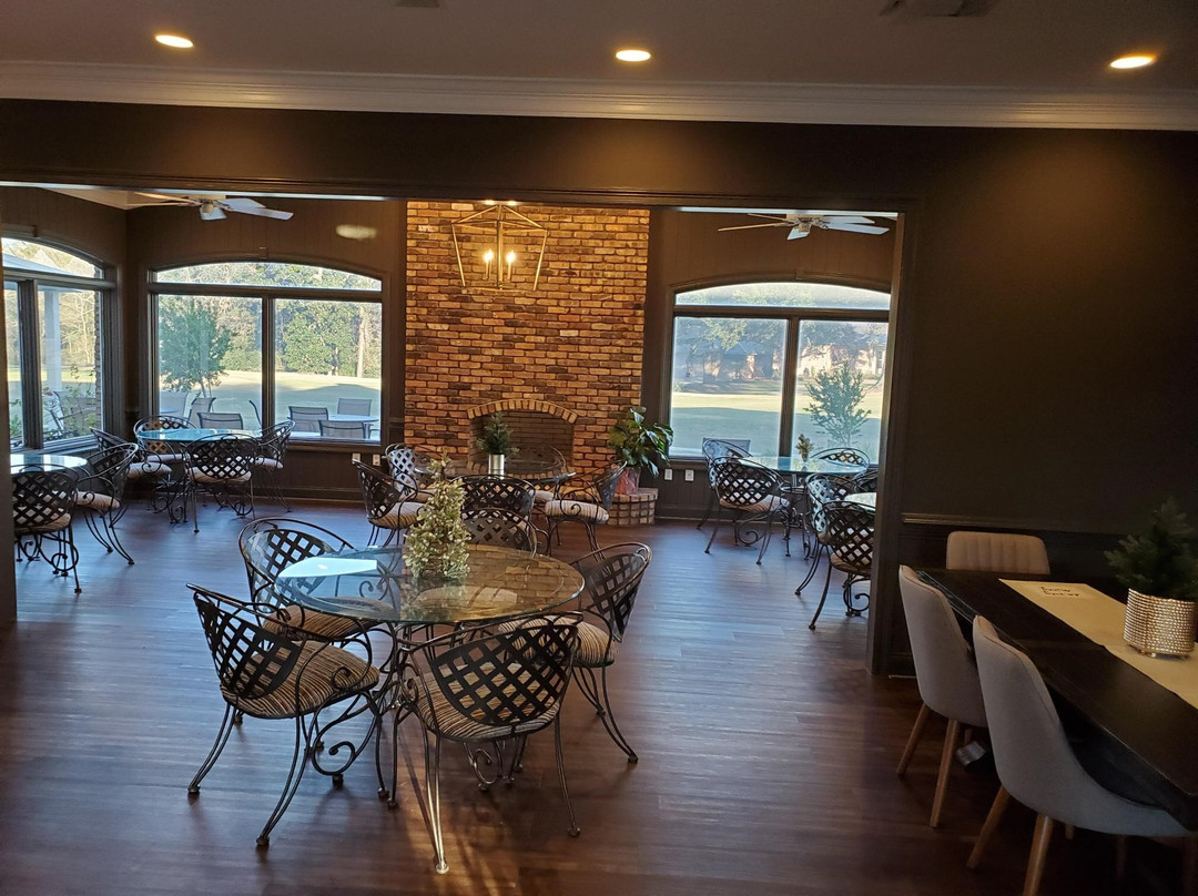 Capone's Restaurant and Speakeasy