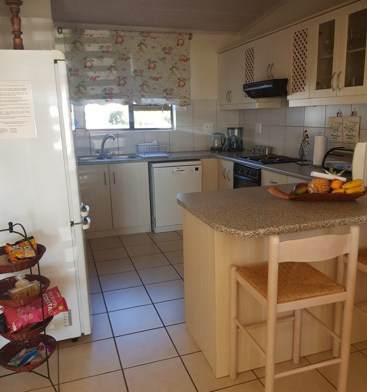 Whispering Whale Guest House主图