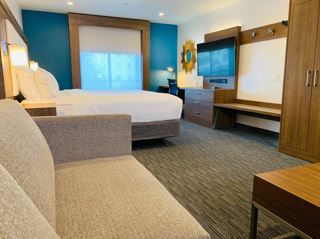 好莱坞星光大道快捷假日酒店主图