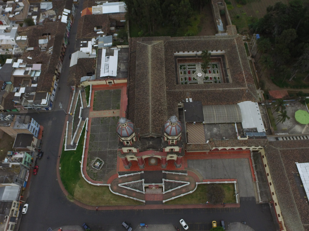 Iglesia Santiago Apostol-帕斯托必去景点