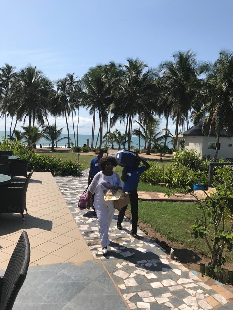 Biriwa Beach Hotel-泳池