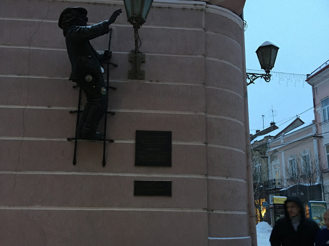 Lamplighter Statue景点图片