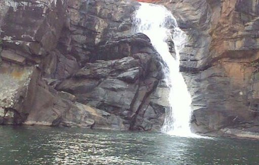 Devkund Waterfall景点图片