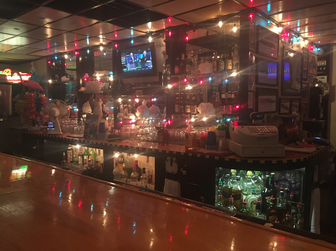 Carmen's Black & White Bar and Grill-西温多弗必去景点