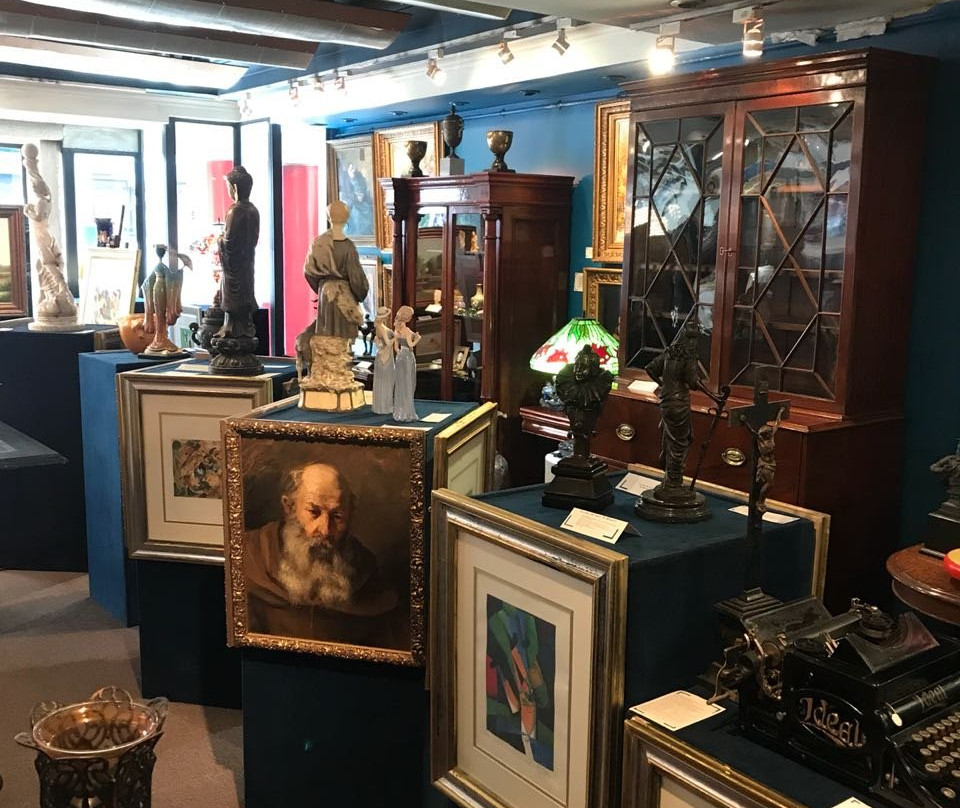 Alejandro Pacareu Galeria de Arte El Bosque景点图片