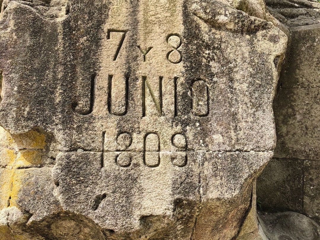 Monumento a los Heroes de Puente Sampayo-邦特韦德拉必去景点